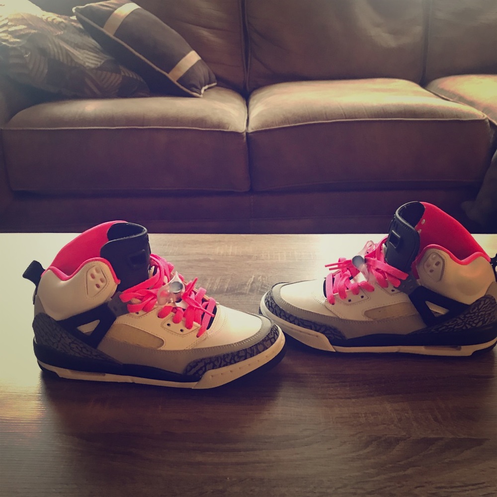 7 Y (womens size 9) Jordan Spizike GG